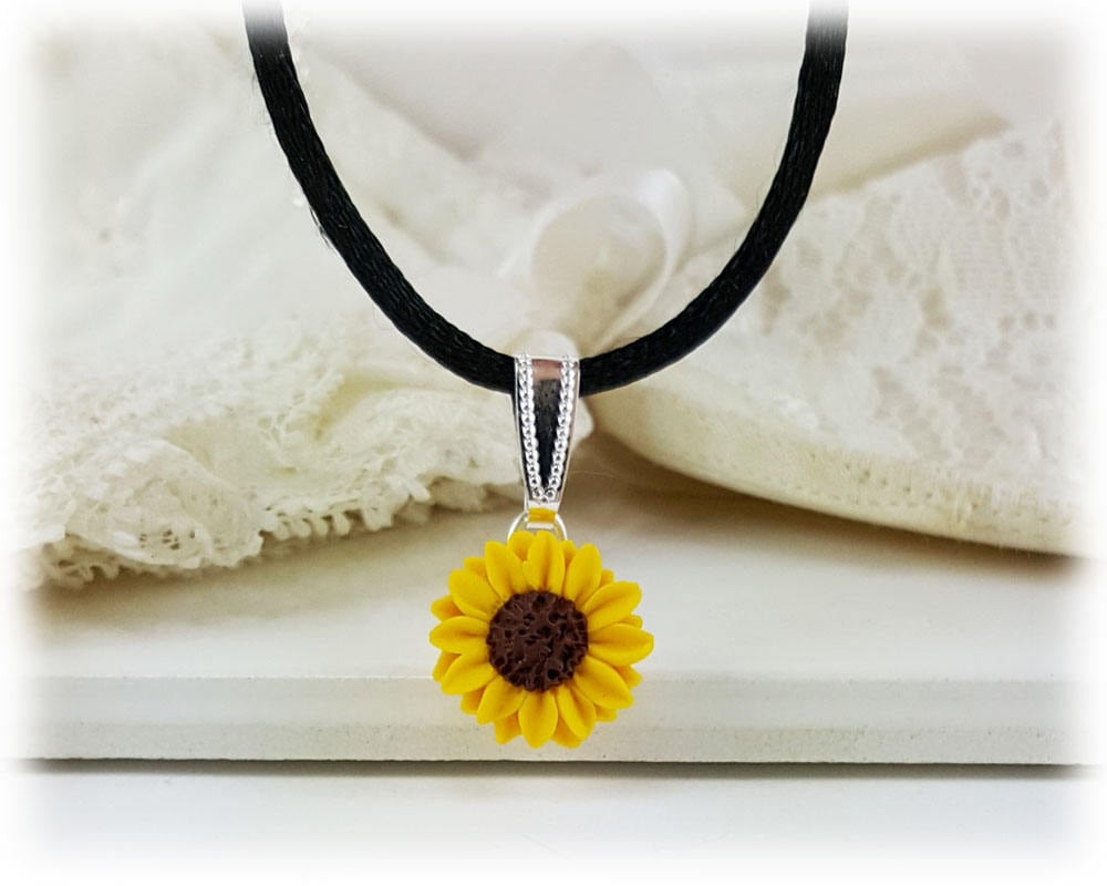 Small sale sunflower necklace