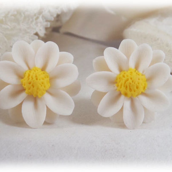 Daisy Post Earrings Etsy