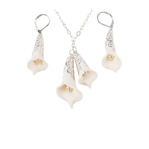 Calla Lilie Schmuckset: Filigrane Kette und Ohrringe, Brautschmuck