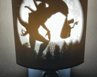 Lámpara de noche de litofanía tridimensional personalizada y única con forma de extraterrestre que lleva a E.T.