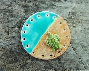 Cesta de agujas de pino con forma de tortuga marina de cerámica hecha a mano