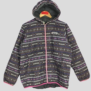 Vintage 90er Jahre Outdoor Gemusterte Winterjacke mit Kapuze Gemütliche Retro Ski Tragen Leicht Gefüttert Parka Groß Bunt Design Schnee Sport L