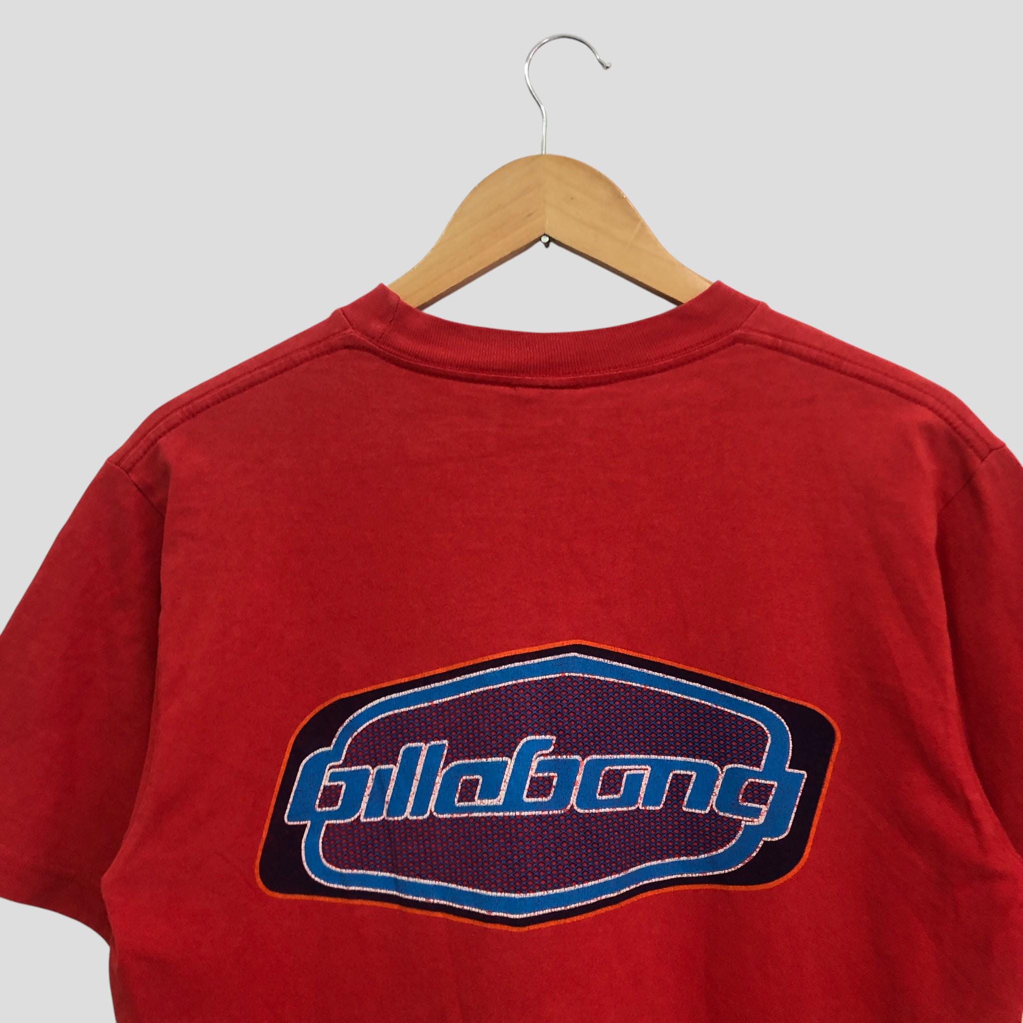 Vintage 90s Billabong Big Logo Surfer T-shirt Red Billabong Centre