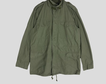 Chaqueta vintage Avirex USA verde militar con múltiples bolsillos, talla L