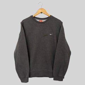 Vintage Y2K Nike Swoosh Small Logo Sweatshirt Large Nike Athletic Crewneck Pullover Nike Sportswear Jumper Sweater Nike Gray Size L
