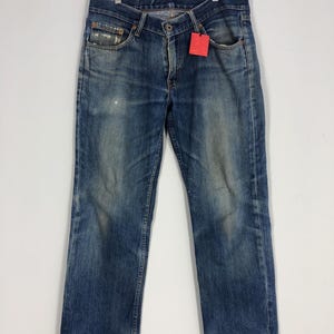 Talla 34 x 37 Vaqueros vintage Levi&#39;s 552 lavados a la piedra Vaqueros desgastados Levi&#39;s azules descoloridos Vaqueros desgastados Levi&#39;s azules de los años 90 Vaqueros mom Levi&#39;s W34