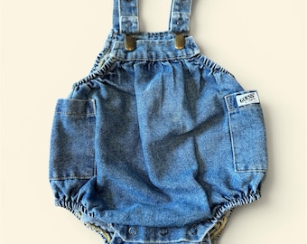 Vintage Guess Bubble with clips tagged 9 months can work for larger