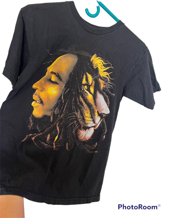 Vintage Bob Marley Tee size small vintage Bob Marley and Lion tee