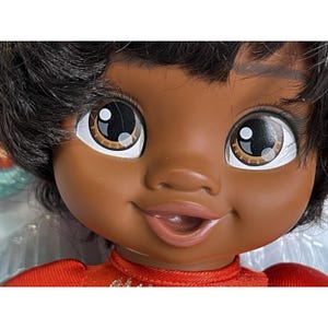 Lalka Disney Princess Baby MOANA 12" z tiarą, butelką i smoczkiem zdjęcie 4