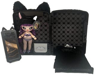 ¡Na! ¡Na! Muñeca Kitty Sorpresa con Mochila, Set de Edición Limitada