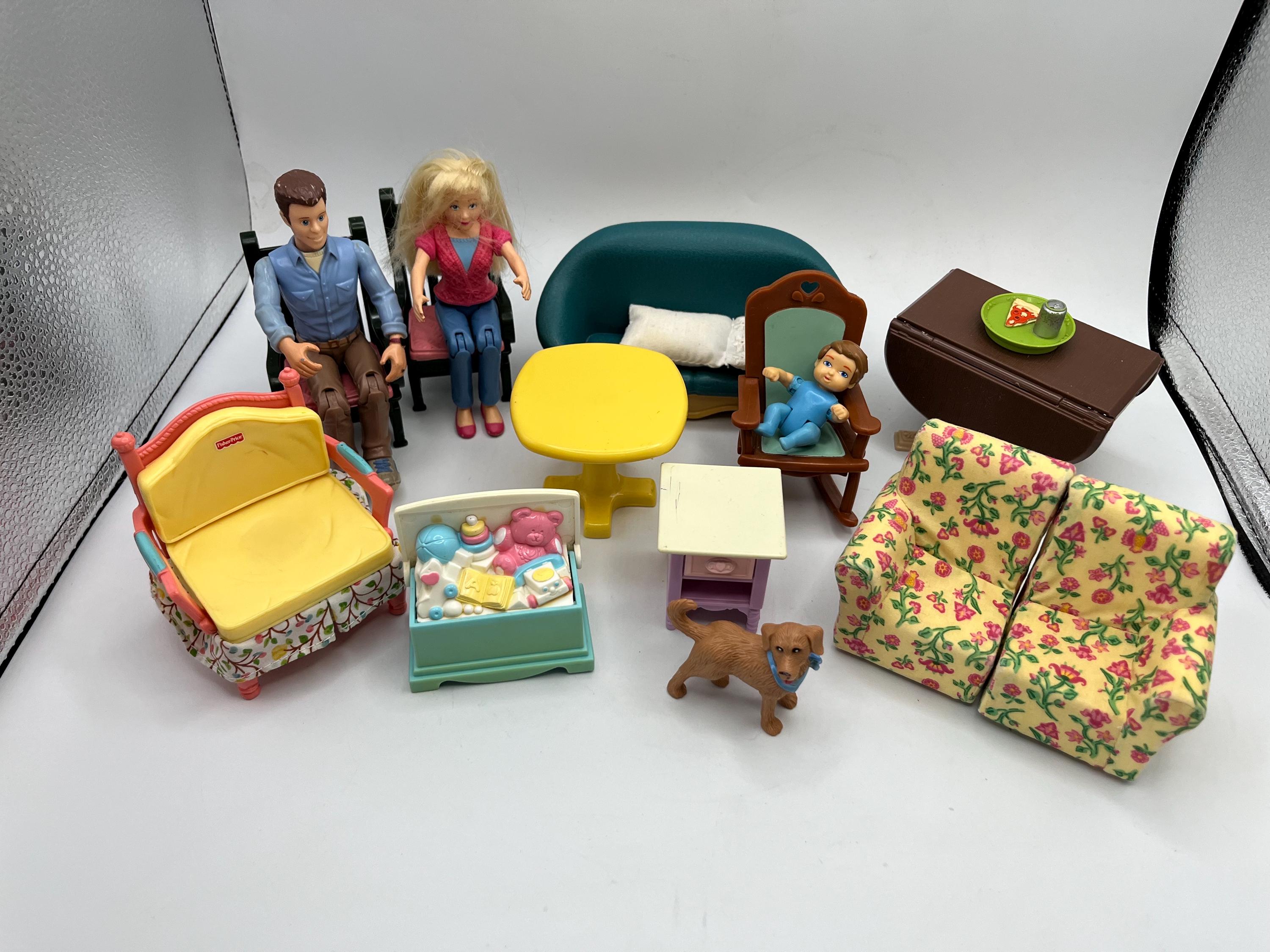 Fisher-Price Parte di ricambio per casa delle bambole Loving Family, statuetta di ricambio articolata, snodabile, vestita con tutina arancione, il neonato ha i capelli castani e gli occhi azzurri