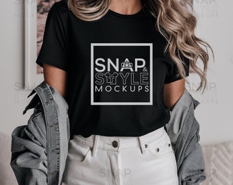 Puede incluir: Una camiseta negra con un gráfico blanco que dice "SNAP & STYLE MOCKUPS" en un cuadro con un icono de cámara.