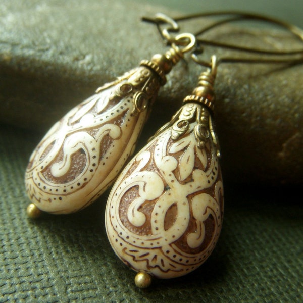 Ivory Lucite Earrings on Brass . Etched Teardrop . Tuscany