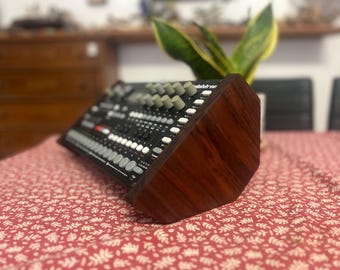 Elektron Analog Four MKI Stand – Solid Walnut, Handmade in Italy, Decksaver Ready