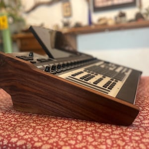Mpc XL stand walnut