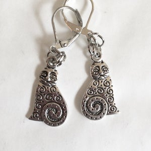 Swirl cat earrings silver tone 1960s style for pierced ears nickel free see matching bracelet