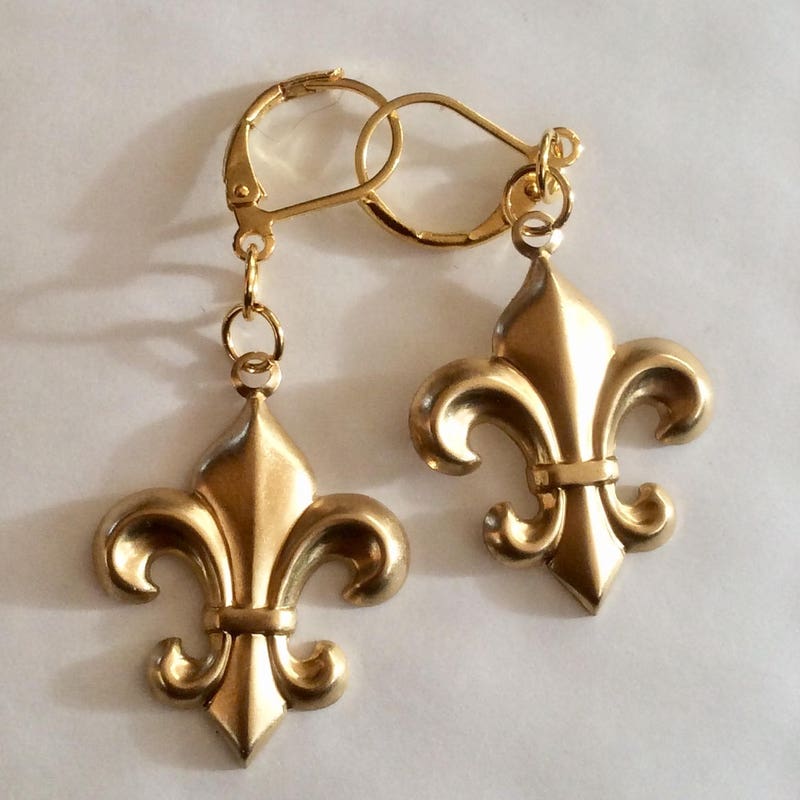 Boucles D'Oreilles Pendantes Fleur De Lys - Sans Nickel - Occasion