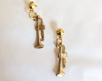 Trompete kleine Ohrringe Gold Ton Rohmessing Musikblasinstrument für gepiercte Ohren nickelfrei