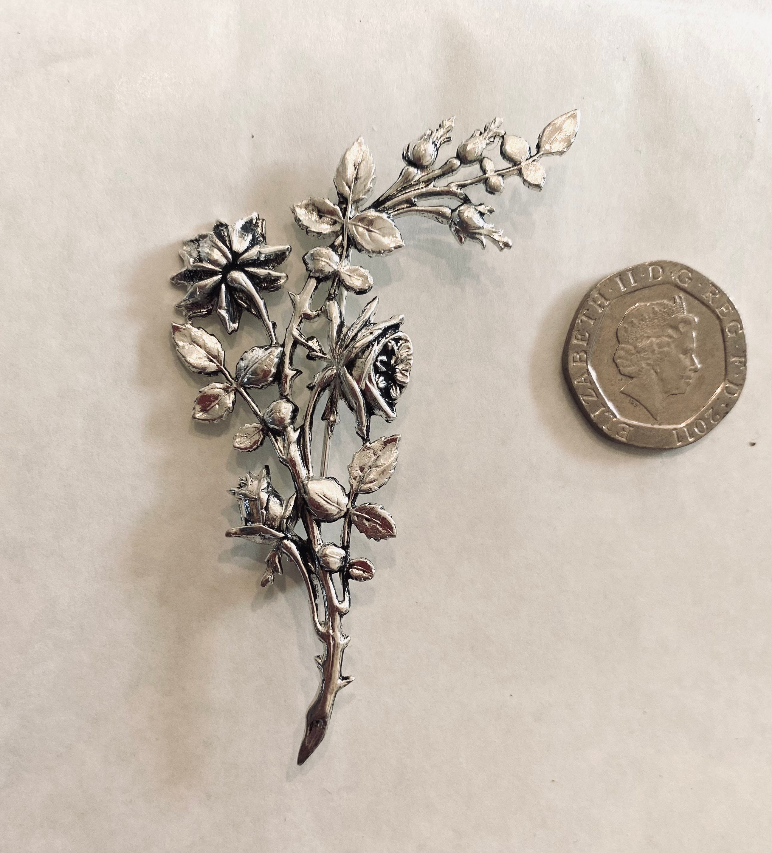 Vintage 1950s Hand Painted Porcelain Floral Brooch Silver Tone Leaf Frame 2\
