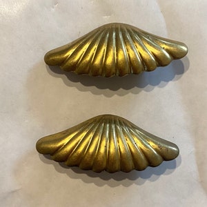 Sea shell pair two brooches pins from raw brass vintage finding seaside ridged shells