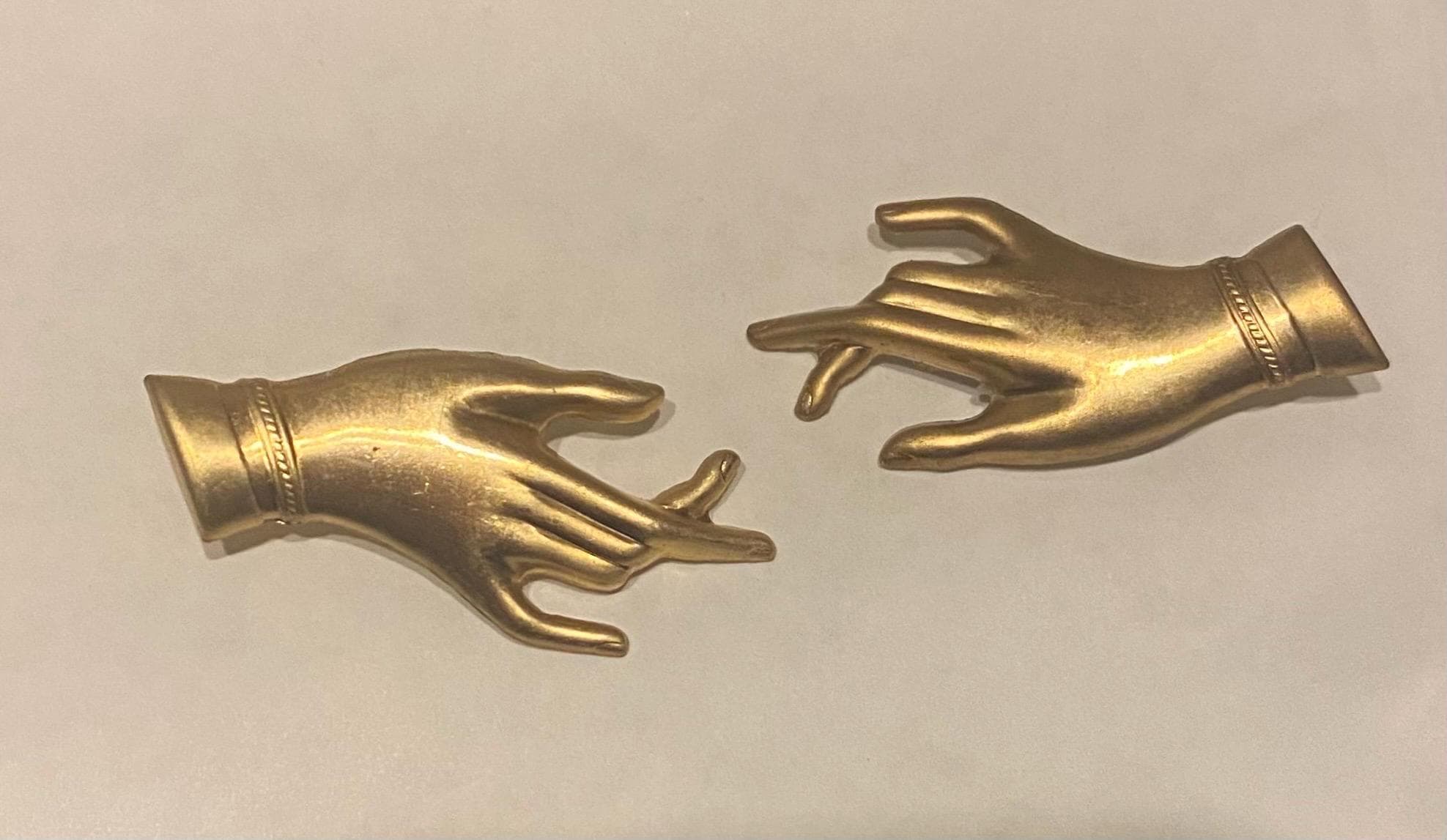 Pointing hand - Etsy 日本