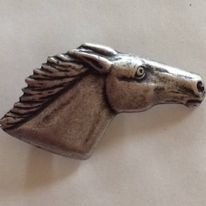 Small horse mini pin, brooch, lapel pin pewter coloured vintage finding