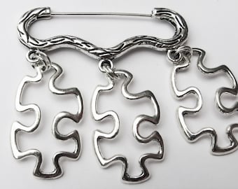 Jigsaw pieces charm silver tone brooch / pin