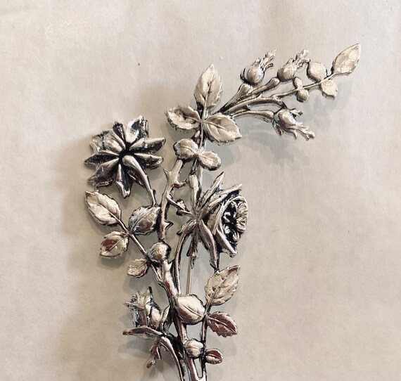 Woodland Rose Flowers and Leaves Floral Brooch / Pin Art  display picture 2