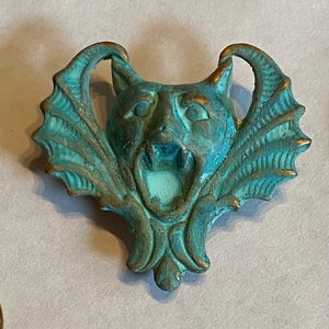 Screaming Vampire Bat Tie tac small brooch pin vintage verdigris tone Halloween Gothic Evil bat