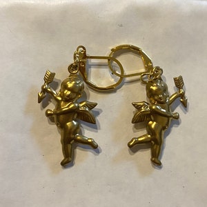 Amor mit Pfeilen Engel Cherub Amor 3D Ohrringe vintage roh Messing für Ohrlöcher nickelfrei
