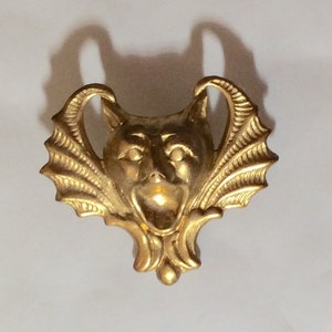 Screaming Vampire Bat Tie tac brooch pin vintage raw brass gold tone Halloween Gothic Evil bat