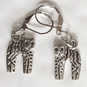 Cute retro 1960s style cat silver tone handmade earrings for pierced ears nickel free