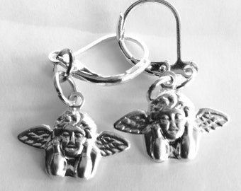 Jolies boucles d'oreilles ange chérubin ton argent cupidon détaillées pour oreilles percées faites à la main sans nickel