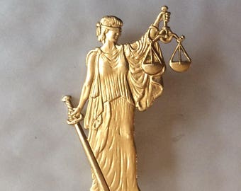 Broche Vrouwe Justitia EN hangende rechtbanken, advocaat, advocaat Advocaat ruwe koperen brochespeld vintage bevinding
