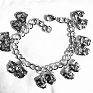 Glada, sorgliga komedi-tragedi-ansikten – teatermasker – berlockarmband i silverfärgat