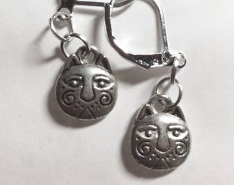 Retro cat kitten head silver tone charm earrings for pierced ears nickel free