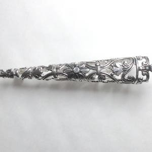 Boutonnière percée Art nouveau porte-fleurs bouquet en métal argenté pour marié meilleur homme mariage boutonnière en métal porte-fleurs