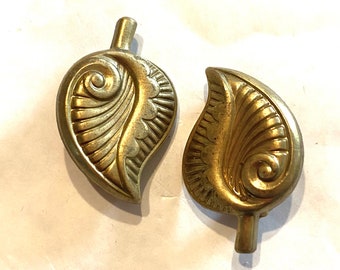 paire de broches en laiton brut de conception de feuille vintage / broches fabriquées à partir de découvertes vintage