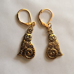 Swirl cat earrings gold tone 1960s style for pierced ears nickel free