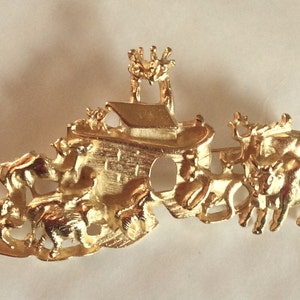 Noah s Arche Tiere Bibel Geschichte gold Ton Brosche / Pin AJC Vintage Pin