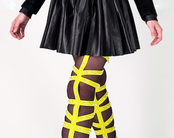 PIMP UP™ EBEE - the fashion accessory that turns all your shoes into thigh-high boots!