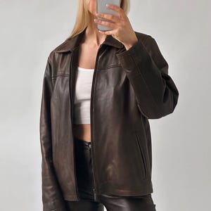 Veste en cuir marron effet vieilli vintage | Veste carrée en cuir surdimensionnée patinée | Blouson en cuir marron véritable des années 90 | Cadeau pour elle
