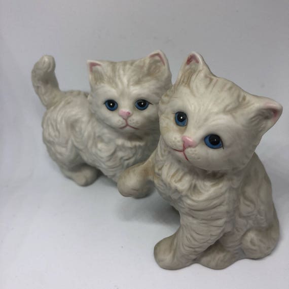 2 Chats En Porcelaine Chat Blanc Yeux Bleus Marquage 1413 Figurines