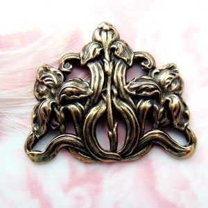 ANTIQUE BRASS Flower ~ Art Nouveau Iris Flower Stamping ~ Jewelry Findings (FB-6045)