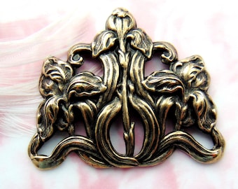 ANTIQUE BRASS Flower ~ Art Nouveau Iris Flower Stamping ~ Jewelry Findings (FB-6045)