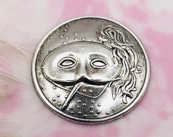 ANTIQUE SILVER Mardi Gras Mask (2 Pieces) Brass Stamping - Jewelry Findings (DD-012)