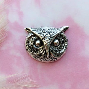 ANTIQUE SILVER Retro Owl Head Stamping - Jewelry Findings (CA-3033)
