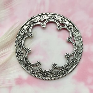 ANTIQUE SILVER (3 Pieces) Round Scallop Medallion Filigree Stamping ~ Jewelry Ornament Findings (CB-3042)