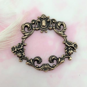 ANTIQUE BRASS Flower Shield Wreath Frame Stamping ~ Jewelry Ornament Findings (CB-3023)