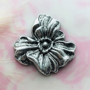 ANTIQUE SILVER Botanical Large Flower Stamping ~ Jewelry Brass Findings ~ Brass Stamping (CC-058)